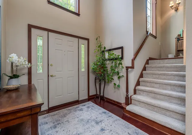 Photo 2 of Single family home for sale at 121 Bartholomew Ln, Mankato, MN 56001 | MLS# 7135151 | Listing updated on 2026-08-29