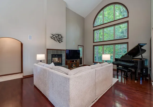 Photo 4 of Single family home for sale at 121 Bartholomew Ln, Mankato, MN 56001 | MLS# 7135151 | Listing updated on 2026-08-29