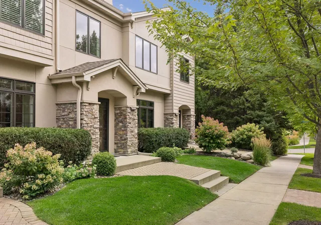 Photo 1 of Single family home for sale at 533 Willoughby Wy W, Minnetonka, MN 55305 | MLS# 7135169 | Listing updated on 2026-10-20