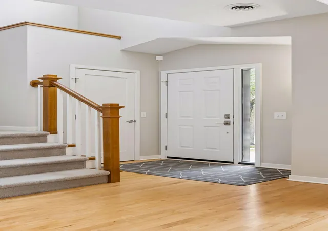Photo 2 of Single family home for sale at 533 Willoughby Wy W, Minnetonka, MN 55305 | MLS# 7135169 | Listing updated on 2026-10-20