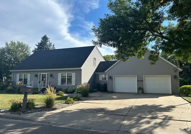 Photo 1 of Single family home for sale at 1204 Horizon Dr, Marshall, MN 56258 | MLS# 7135170 | Listing updated on 2026-09-13