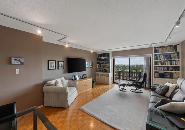 Photo 3 of Condo for sale at 400 Groveland Ave #1208, Minneapolis, MN 55403 | MLS# 7135192 | Listing updated on 2026-08-29