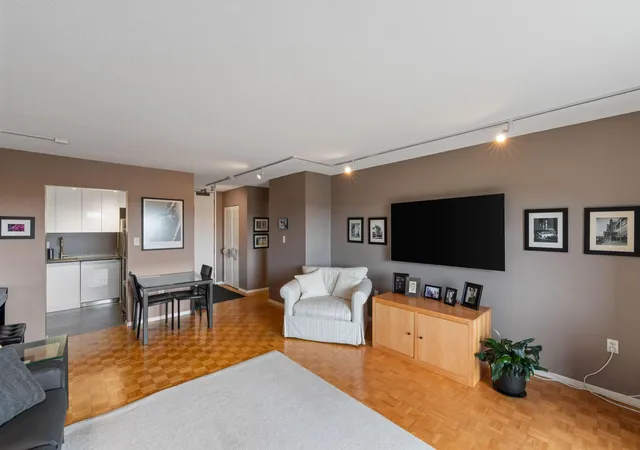 Photo 4 of Condo for sale at 400 Groveland Ave #1208, Minneapolis, MN 55403 | MLS# 7135192 | Listing updated on 2026-08-29