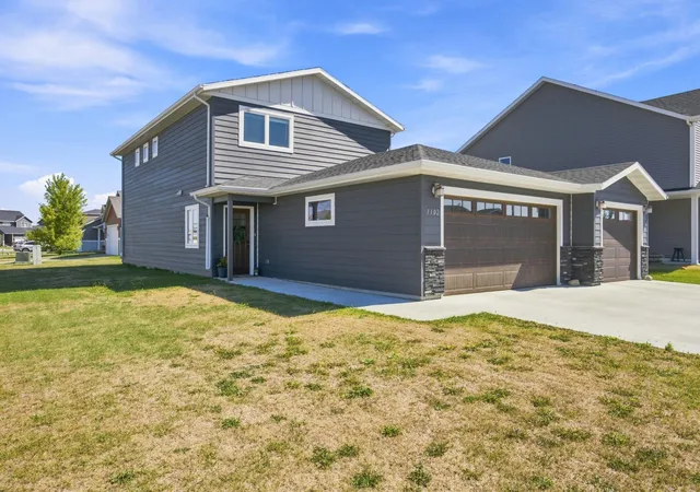 Photo 1 of Single family home for sale at 1102 Lilac Ln, Moorhead, MN 56560 | MLS# 7135193 | Listing updated on 2026-08-29