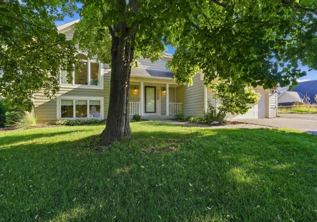 Photo 1 of Single family home for sale at 656 E 2nd St, Waconia, MN 55387 | MLS# 7135206 | Listing updated on 2026-09-04