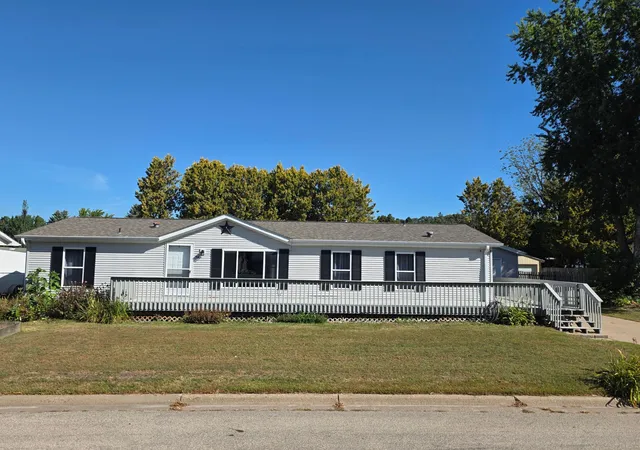 Single family home for sale at 320 6Th Ave Ne, Plainview, MN 55964 | MLS# 7135207