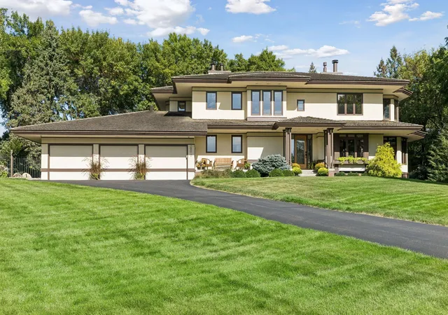 Photo 2 of Mansion for sale at 28010 Boulder Brg Dr, Excelsior, MN 55331 | MLS# 7135271 | Listing updated on 2026-10-13