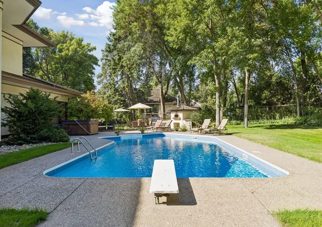 Photo 3 of Mansion for sale at 28010 Boulder Brg Dr, Excelsior, MN 55331 | MLS# 7135271 | Listing updated on 2026-10-05