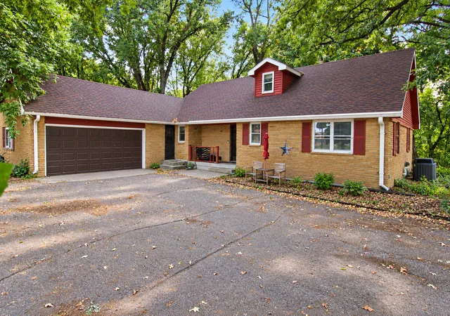 Photo 1 of Single family home for sale at 543 5th Ave Ne, Melrose, MN 56352 | MLS# 7135273 | Listing updated on 2026-10-22