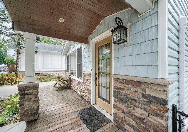 Photo 2 of Single family home for sale at 62 Juniper St, Saint Paul, MN 55115 | MLS# 7135283 | Listing updated on 2026-10-01