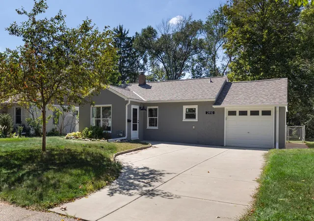 Photo 1 of Single family home for sale at 2910 Pennsylvania Ave S, Saint Louis Park, MN 55426 | MLS# 7135289 | Listing updated on 2026-09-02