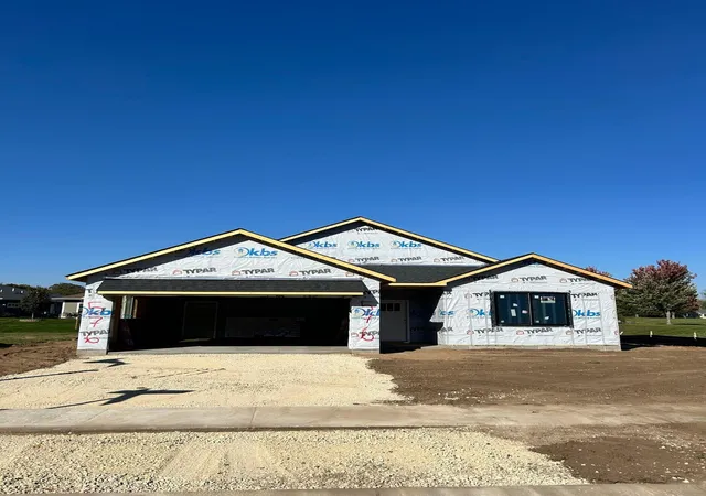 Photo 1 of Single family home for sale at 576 Cedar Dr, Lake City, MN 55041 | MLS# 7135291 | Listing updated on 2026-10-20