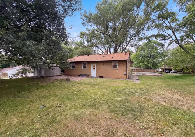 Photo 4 of Single family home for sale at 2804 Churchill St, Roseville, MN 55113 | MLS# 7135292 | Listing updated on 2026-10-01
