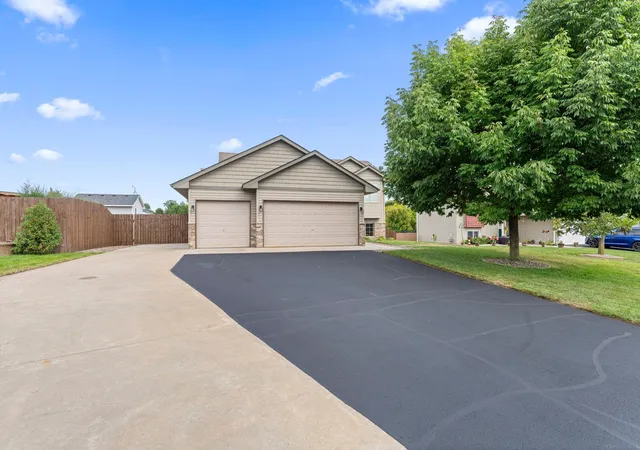 Photo 2 of Single family home for sale at 1704 Jefferson St S, Cambridge, MN 55008 | MLS# 7135301 | Listing updated on 2026-09-03