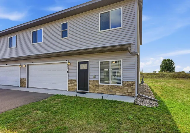 Single family home for sale at 416 Sierra Pl, Roberts, WI 54023 | MLS# 7135313