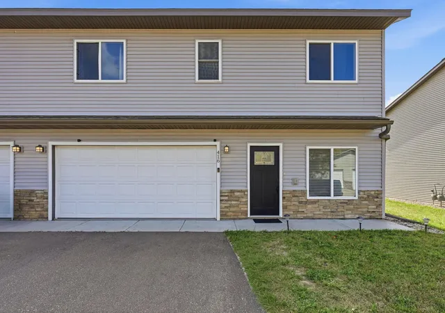 Photo 2 of Single family home for sale at 416 Sierra Pl, Roberts, WI 54023 | MLS# 7135313 | Listing updated on 2026-09-22