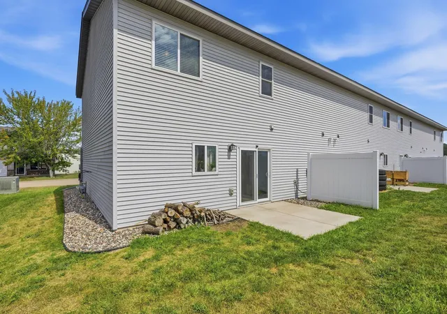 Photo 3 of Single family home for sale at 416 Sierra Pl, Roberts, WI 54023 | MLS# 7135313 | Listing updated on 2026-09-22