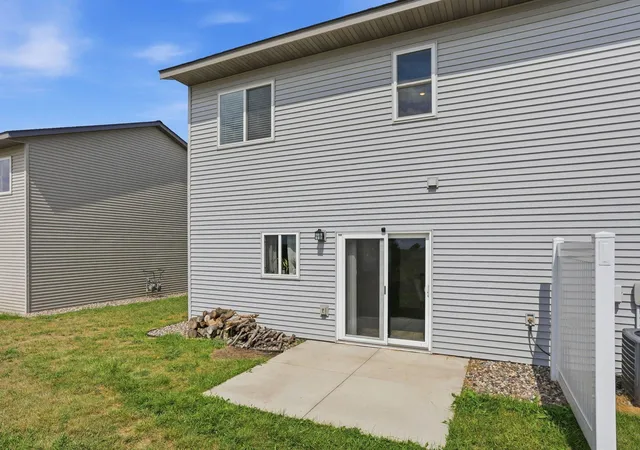 Photo 3 of Single family home for sale at 416 Sierra Pl, Roberts, WI 54023 | MLS# 7135313 | Listing updated on 2026-09-22