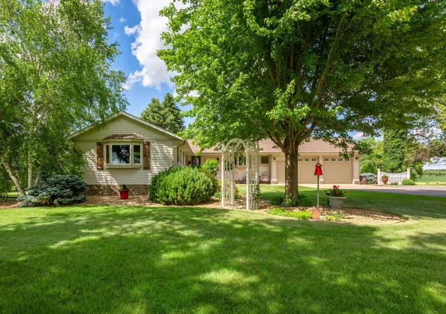 Photo 1 of Single family home for sale at 20642 528th Ave, Lake Crystal, MN 56055 | MLS# 7135345 | Listing updated on 2026-09-02