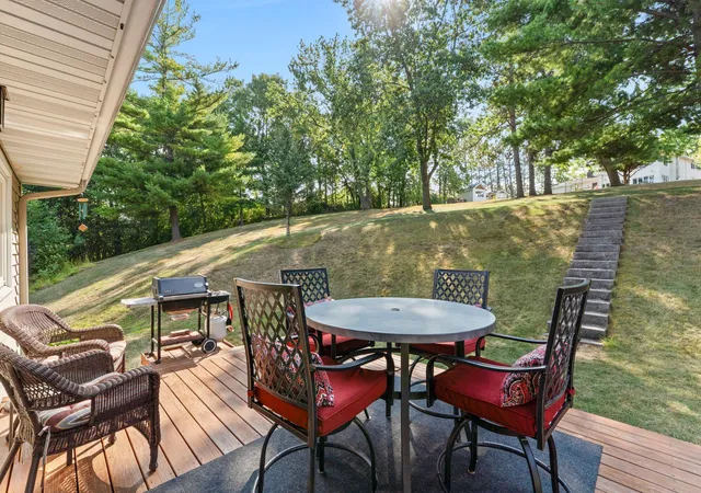 Photo 4 of Sale Pending at 3501 Graves Dr, Red Wing, MN 55066 | MLS# 7135355 | Listing updated on 2026-09-23