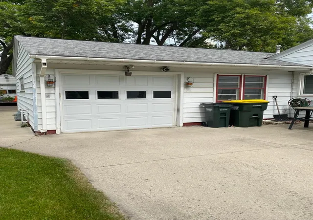Photo 3 of Sale Pending at 912 13th Ave Sw, Willmar, MN 56201 | MLS# 7135363 | Listing updated on 2026-09-21