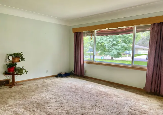 Photo 4 of Sale Pending at 912 13Th Ave Sw, Willmar, MN 56201 | MLS# 7135363 | Listing updated on 2026-09-21