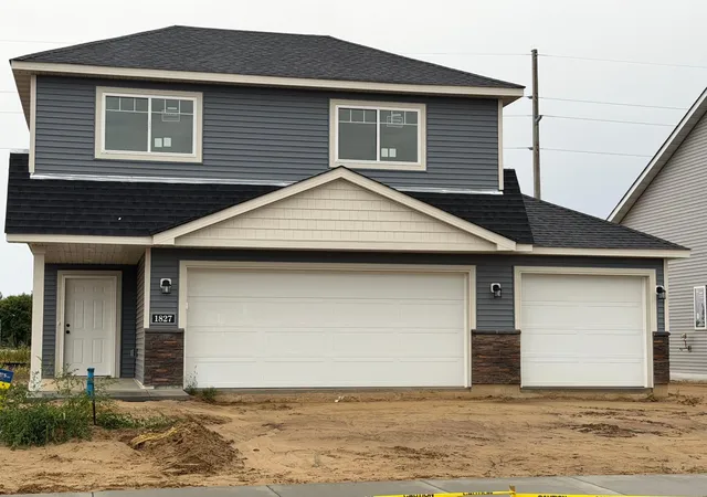 Single family home for sale at 1827 Pierce St S, Cambridge, MN 55008 | MLS# 7135374