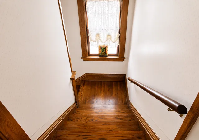 Photo 6 of Single family home for sale at 1537 Midway Pkwy, Saint Paul, MN 55108 | MLS# 7135385 | Listing updated on 2026-09-08