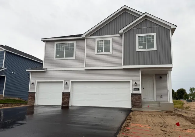 Single family home for sale at 1927 Pierce St Se, Cambridge, MN 55008 | MLS# 7135387