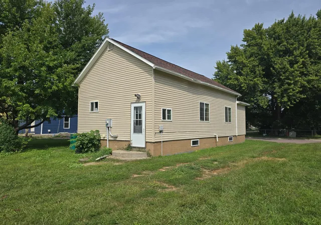 Photo 2 of Sale Pending at 214 E 8th St, Fairmont, MN 56031 | MLS# 7135389 | Listing updated on 2026-09-04