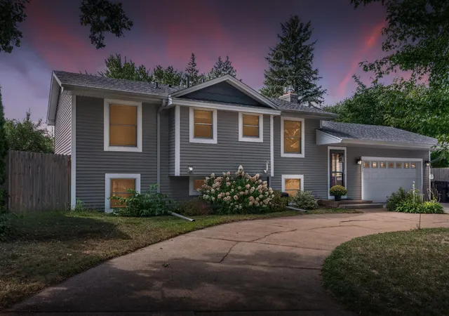 Photo 2 of Sale Pending at 10657 Verdin St Nw, Coon Rapids, MN 55433 | MLS# 7135402 | Listing updated on 2026-09-13