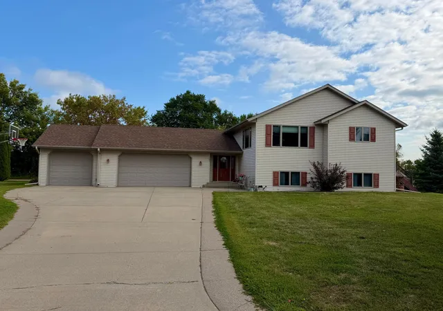 Photo 1 of Single family home for sale at 105 Cedar Ct, Maple Lake, MN 55358 | MLS# 7135409 | Listing updated on 2026-10-06