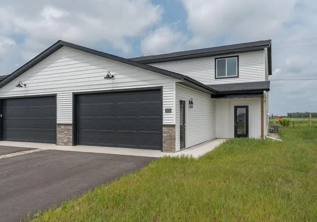 Photo 1 of Townhouse for sale at 3121 Scotch Ln, Mankato, MN 56001 | MLS# 7135415 | Listing updated on 2026-09-22