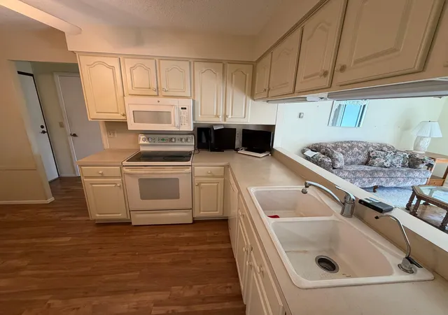 Listing Photo 4 - Condo for sale in building located at 2679 Albion Ave, Fairmont, MN 56031 - Unit #203