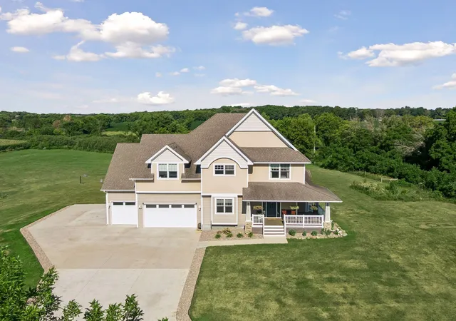 Photo 2 of Single family home for sale at 25735 Highview Ave, Farmington, MN 55024 | MLS# 7135440 | Listing updated on 2026-09-01