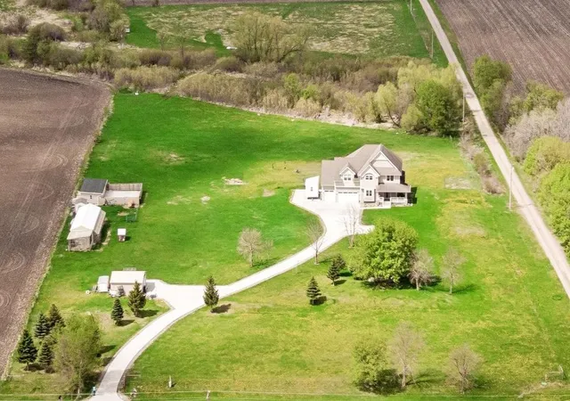 Photo 3 of Single family home for sale at 25735 Highview Ave, Farmington, MN 55024 | MLS# 7135440 | Listing updated on 2026-09-01