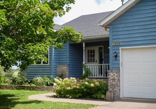 Photo 2 of Single family home for sale at 1656 Mark Ct, Shakopee, MN 55379 | MLS# 7135444 | Listing updated on 2026-10-01