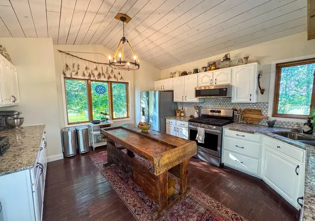 Photo 4 of Single family home for sale at 1656 Mark Ct, Shakopee, MN 55379 | MLS# 7135444 | Listing updated on 2026-10-01