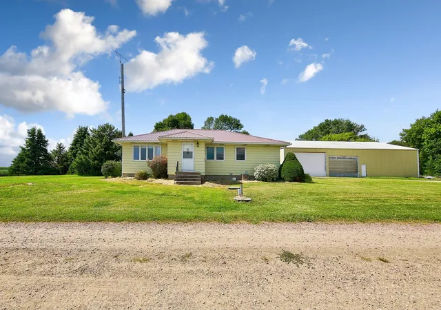 Photo 3 of Single family home for sale at 188 40Th St, Dunnell, MN 56127 | MLS# 7135457 | Listing updated on 2026-09-03