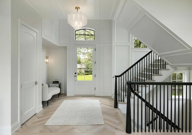 Photo 2 of Mansion for sale at 4409 Country Clb Rd, Minneapolis, MN 55424 | MLS# 7135460 | Listing updated on 2026-09-06