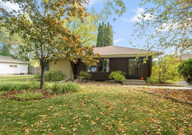 Photo 1 of Single family home for sale at 2726 Dellwood St, Saint Paul, MN 55113 | MLS# 7135469 | Listing updated on 2026-10-20