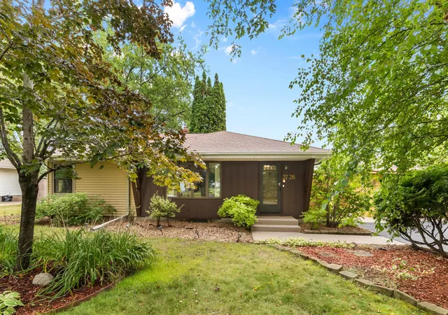 Photo 3 of Single family home for sale at 2726 Dellwood St, Saint Paul, MN 55113 | MLS# 7135469 | Listing updated on 2026-09-23