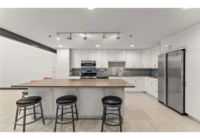 Photo 3 of Condo for sale at 214 4th St E #213, Saint Paul, MN 55101 | MLS# 7135470 | Listing updated on 2026-10-17