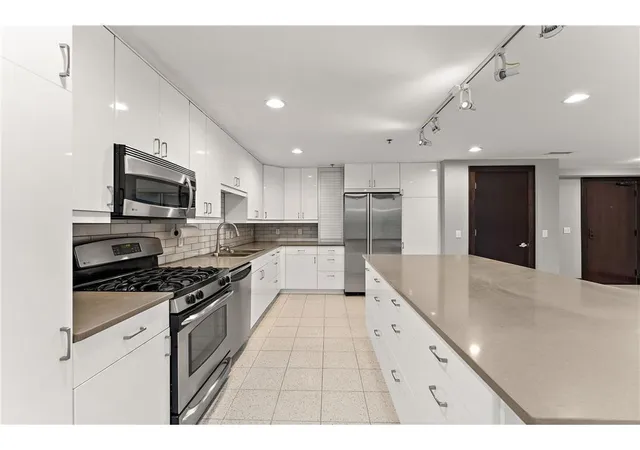 Photo 4 of Condo for sale at 214 4Th St E #213, Saint Paul, MN 55101 | MLS# 7135470 | Listing updated on 2026-10-17