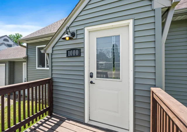 Photo 1 of Single family home for sale at 1000 W Lyon Ave, Lake City, MN 55041 | MLS# 7135494 | Listing updated on 2026-08-30
