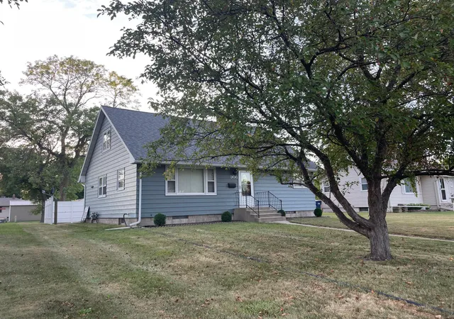 Photo 3 of Single family home for sale at 906 15th Street S, Benson, MN 56215 | MLS# 7135501 | Listing updated on 2026-09-02