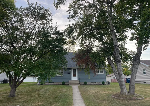 Photo 3 of Single family home for sale at 906 15th Street S, Benson, MN 56215 | MLS# 7135501 | Listing updated on 2026-09-02