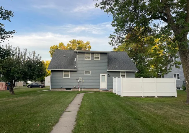 Photo 4 of Single family home for sale at 906 15th Street S, Benson, MN 56215 | MLS# 7135501 | Listing updated on 2026-09-02