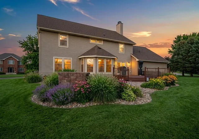 Photo 3 of Sale Pending at 800 27th St Sw, Austin, MN 55912 | MLS# 7135582 | Listing updated on 2026-10-04
