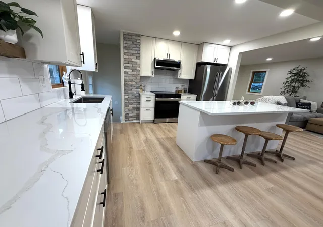 Photo 1 of Single family home for sale at 727 S 7Th St, La Crescent, MN 55947 | MLS# 7135684 | Listing updated on 2026-09-02